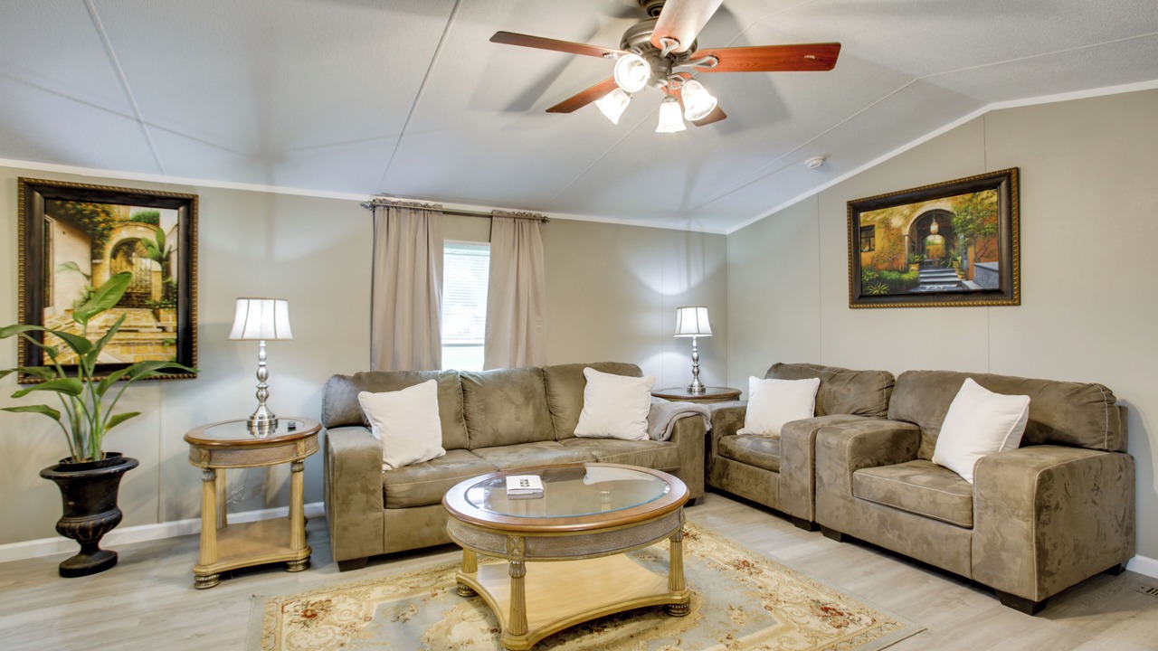 Photo of Livingroom in LaPlace