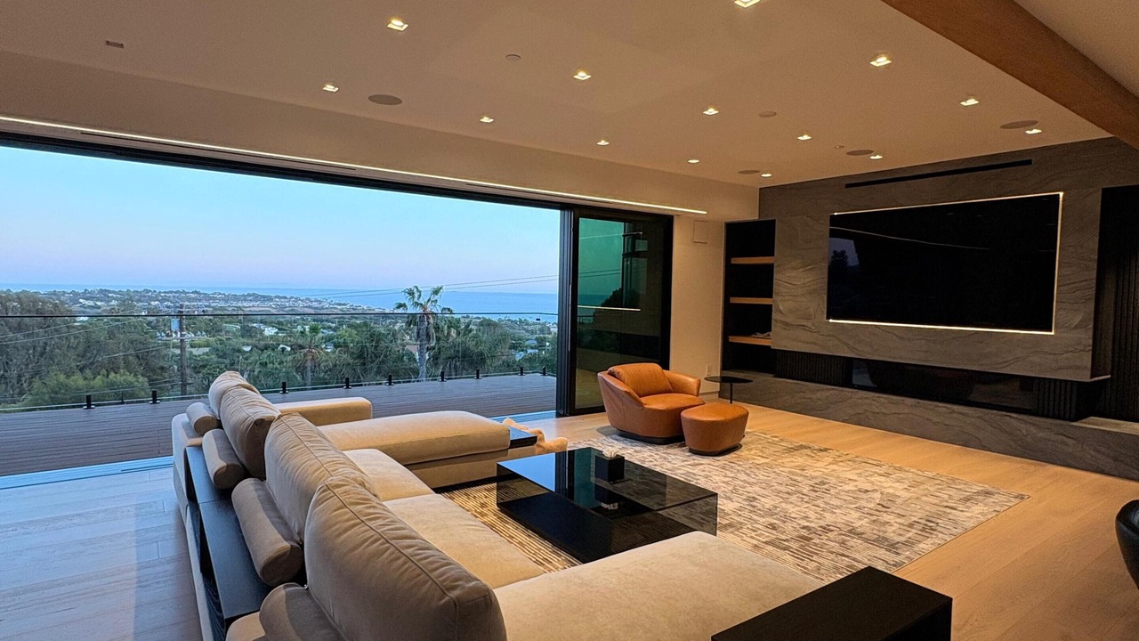 Photo of Livingroom in Western Malibu