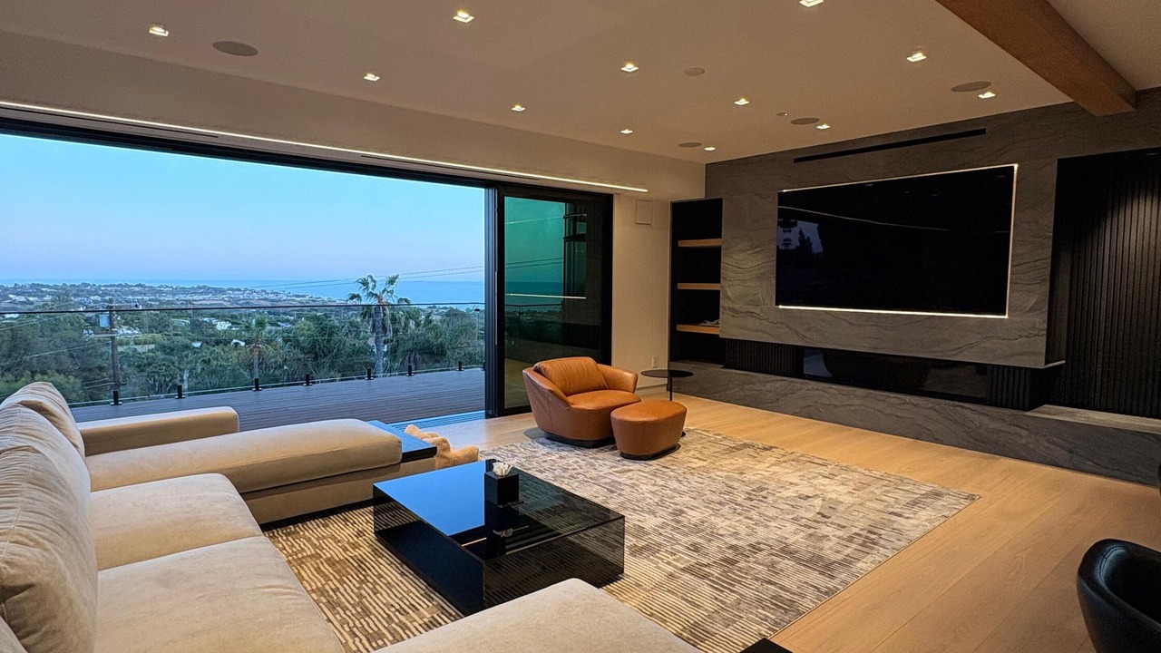 Photo of Livingroom in Western Malibu