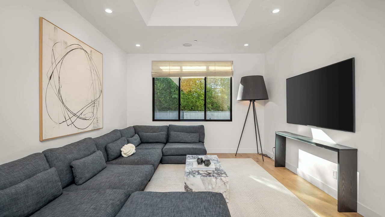 Photo of Livingroom in Central Malibu