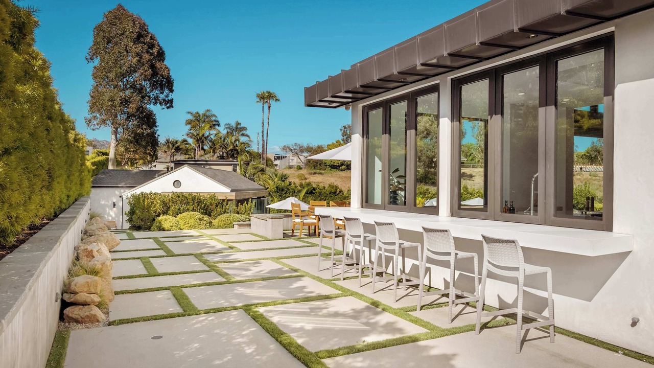 Photo of Patio Balcony in Central Malibu