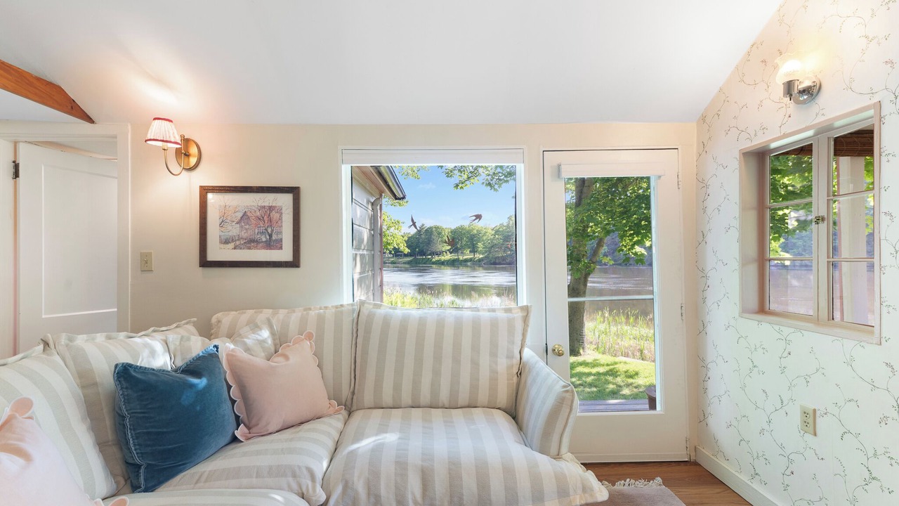 Photo of Livingroom in West Chesterfield