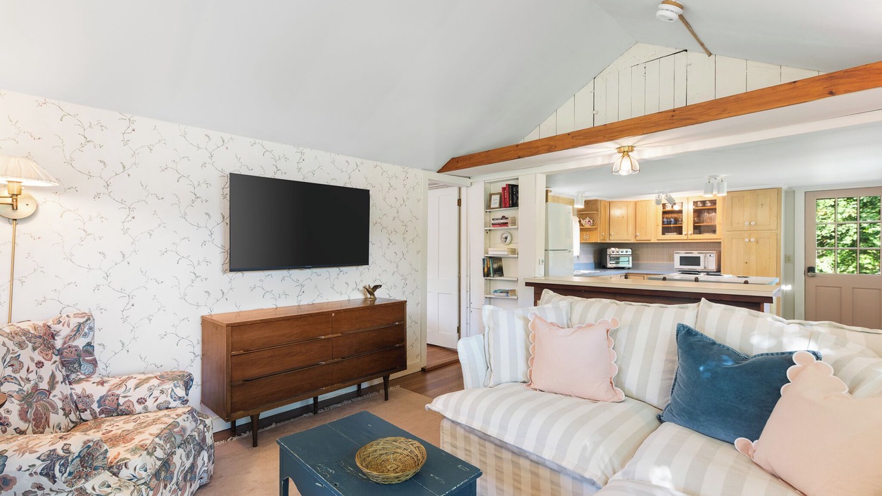 Photo of Livingroom in West Chesterfield