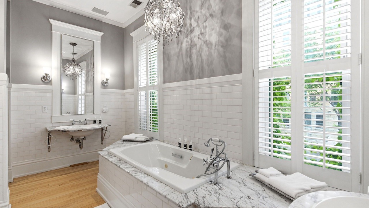 Photo of Bathroom in Downtown Minneapolis