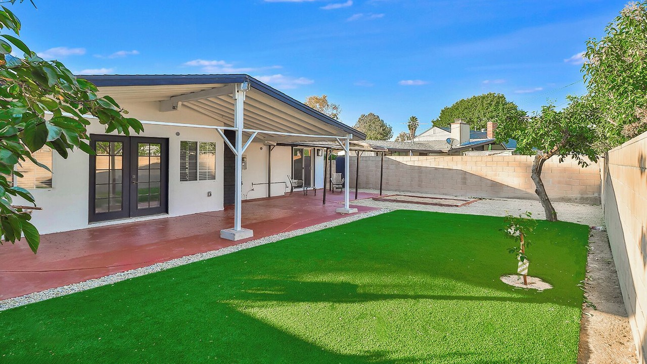 Photo of Outdoor in Canoga Park