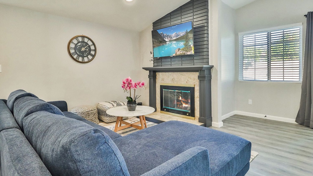 Photo of Livingroom in Canoga Park