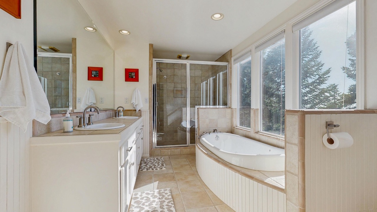 Photo of Bathroom in Arrowhead Villas