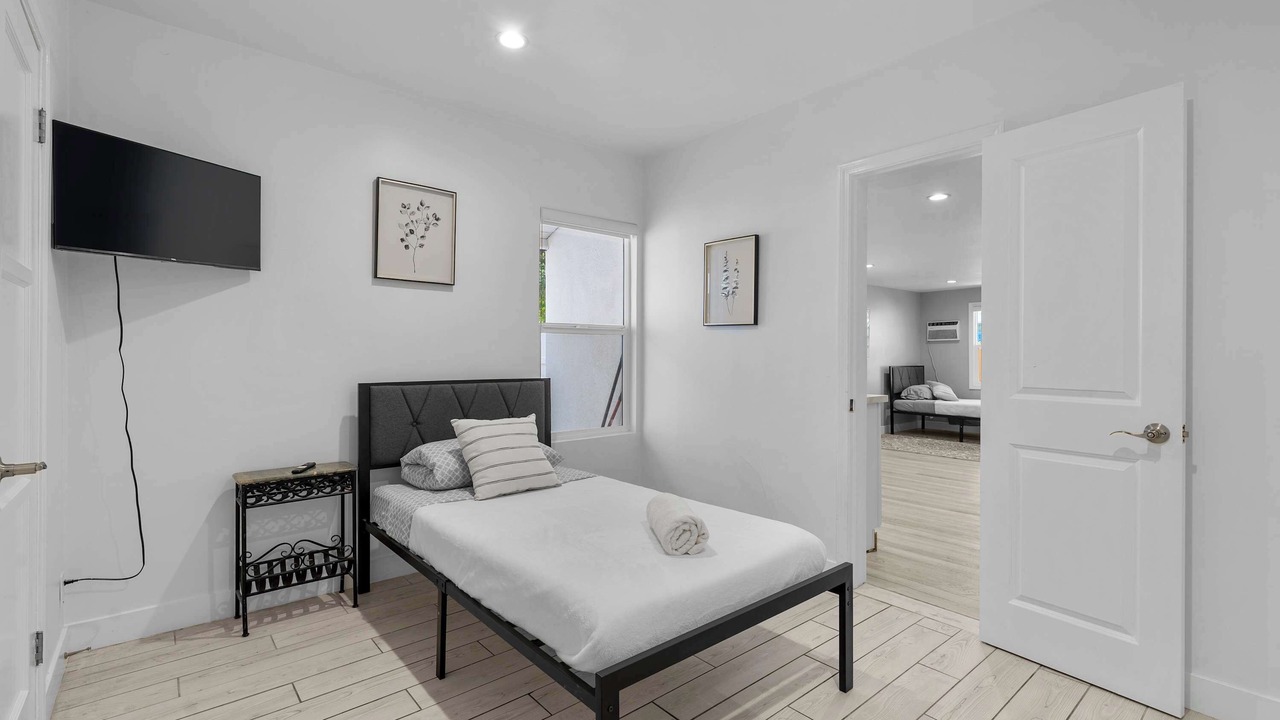 Photo of Bedroom in Pico - Robertson