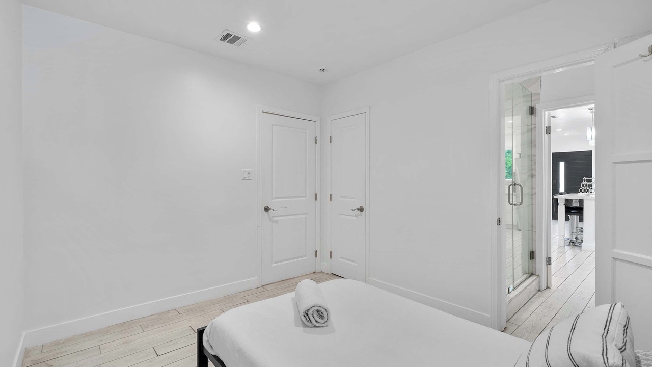 Photo of Bedroom in Pico - Robertson
