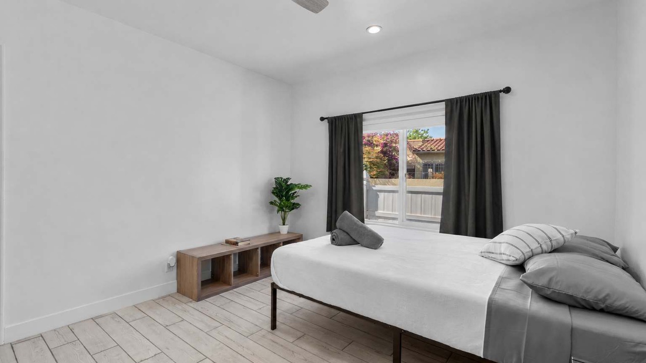 Photo of Bedroom in Pico - Robertson