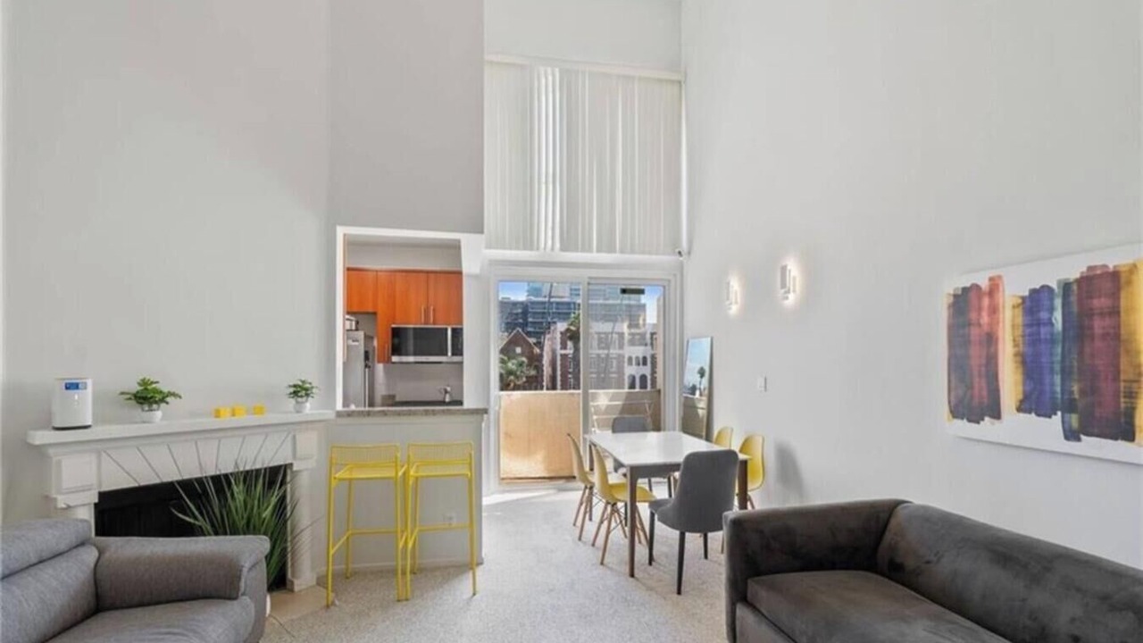 Photo of Livingroom in Wilshire