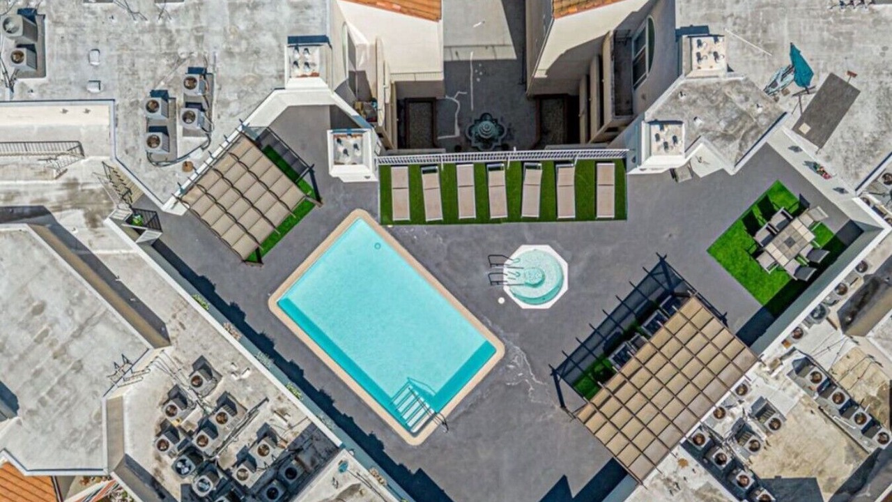 Photo of Outdoor in Wilshire