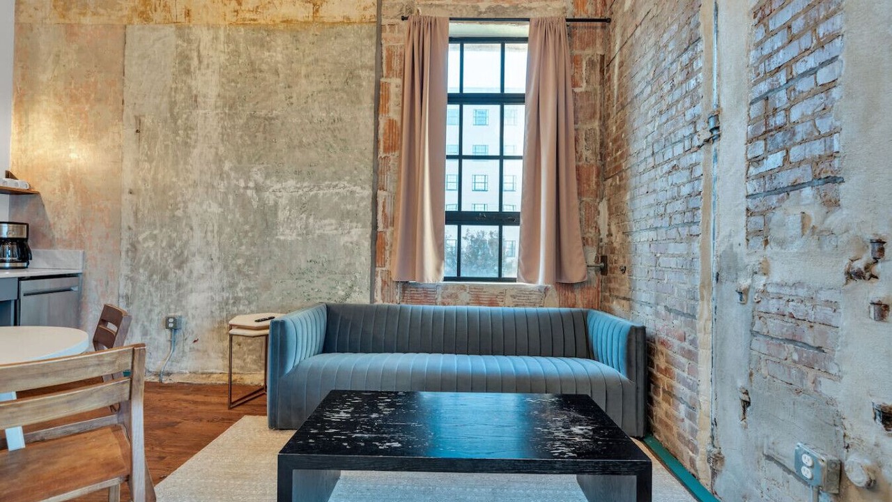 Photo of Livingroom in French Quarter