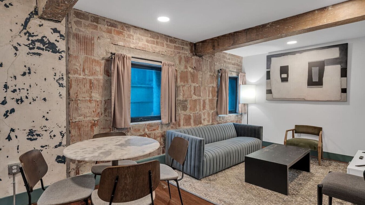 Photo of Livingroom in French Quarter