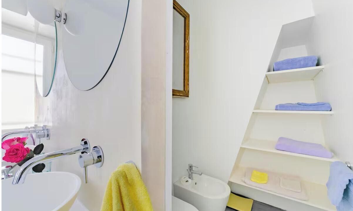 Photo of Bathroom in Quartier de la Place-Vendome