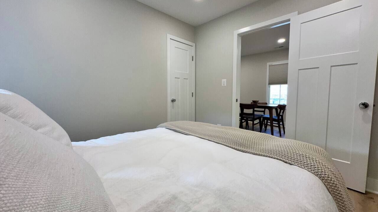 Photo of Bedroom in Leesburg's Old and Historic District