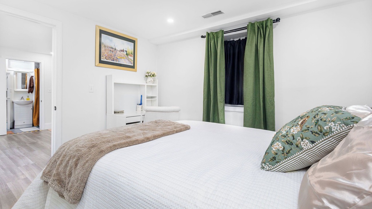 Photo of Bedroom in West Street - River Street