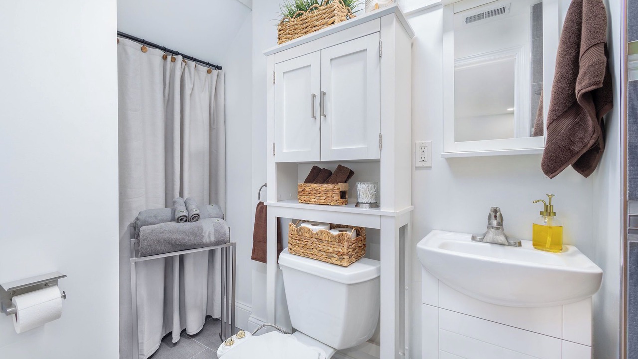 Photo of Bathroom in West Street - River Street