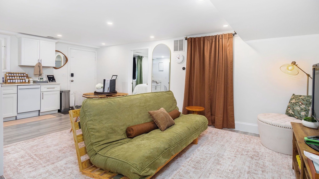 Photo of Livingroom in West Street - River Street