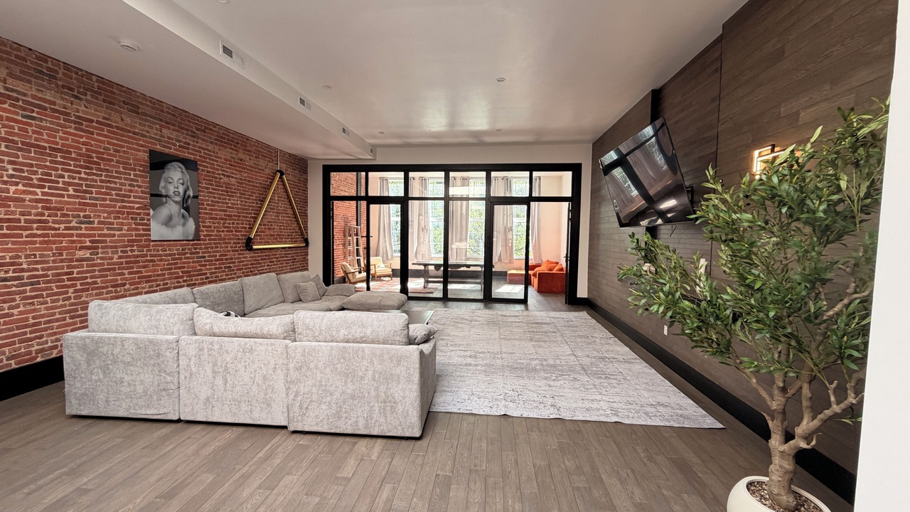 Photo of Livingroom in Downtown Baltimore