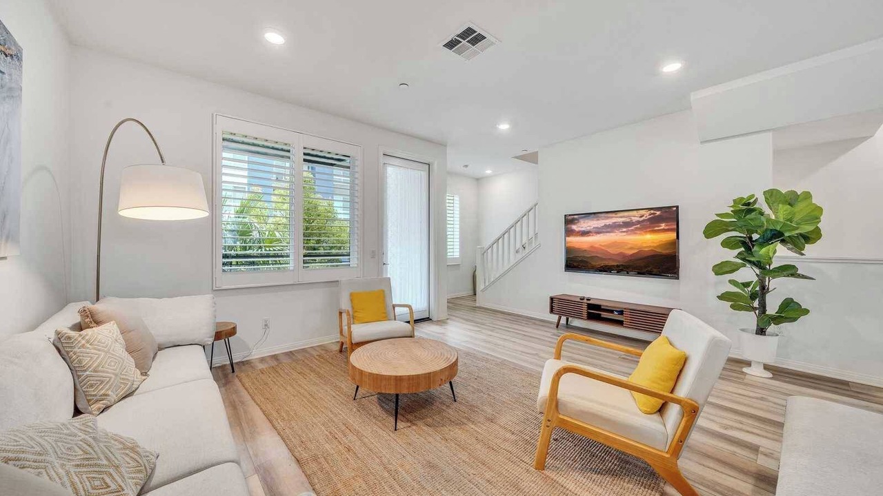 Photo of Livingroom in Irvine Business Complex