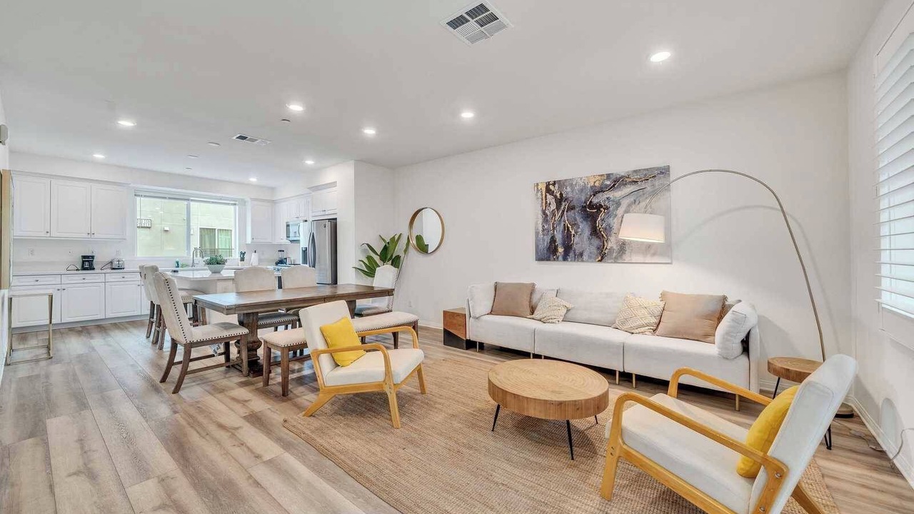 Photo of Livingroom in Irvine Business Complex