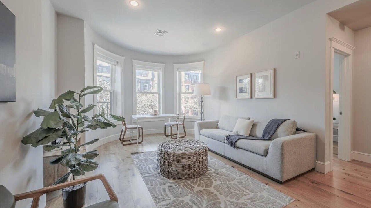 Photo of Livingroom in Back Bay