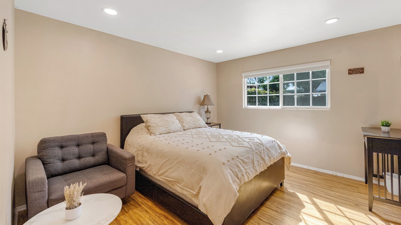 Photo of Bedroom in Tarzana