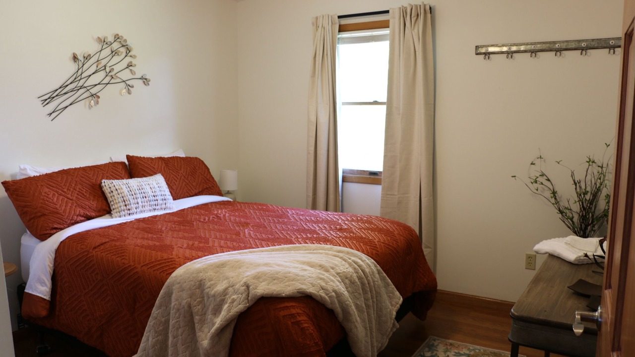 Photo of Bedroom in Waucoma
