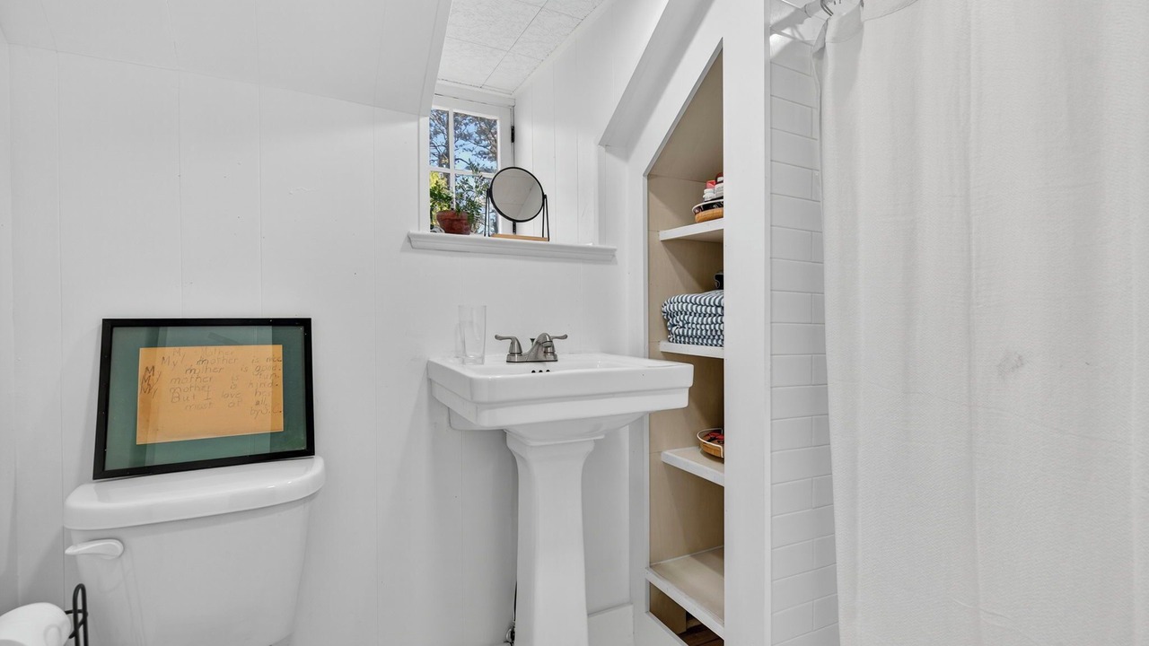 Photo of Bathroom in Marshall