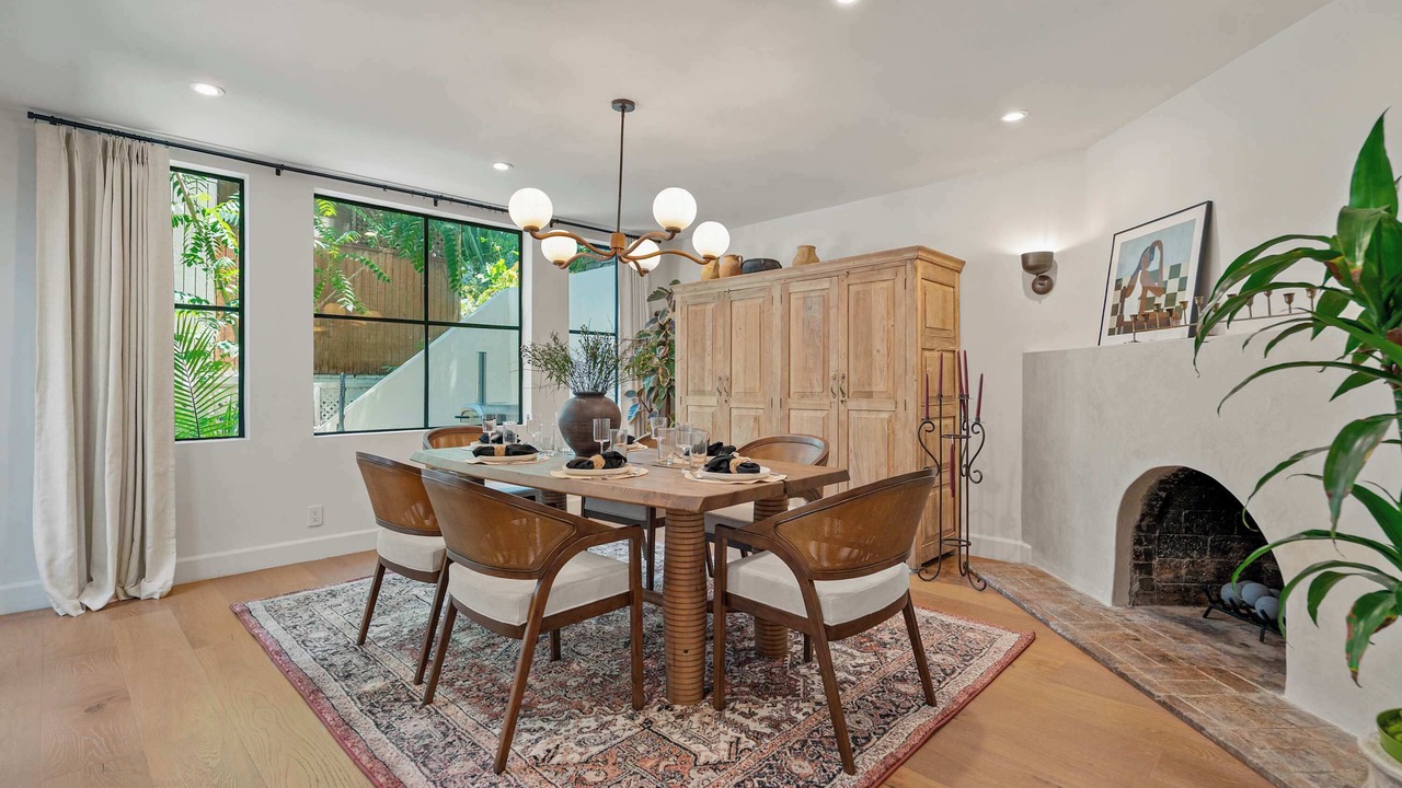 Photo of Livingroom in Hollywood Hills West
