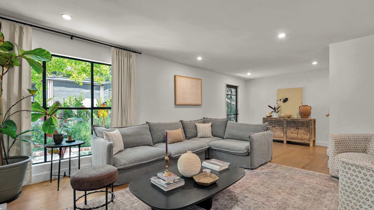 Photo of Outdoor in Hollywood Hills West