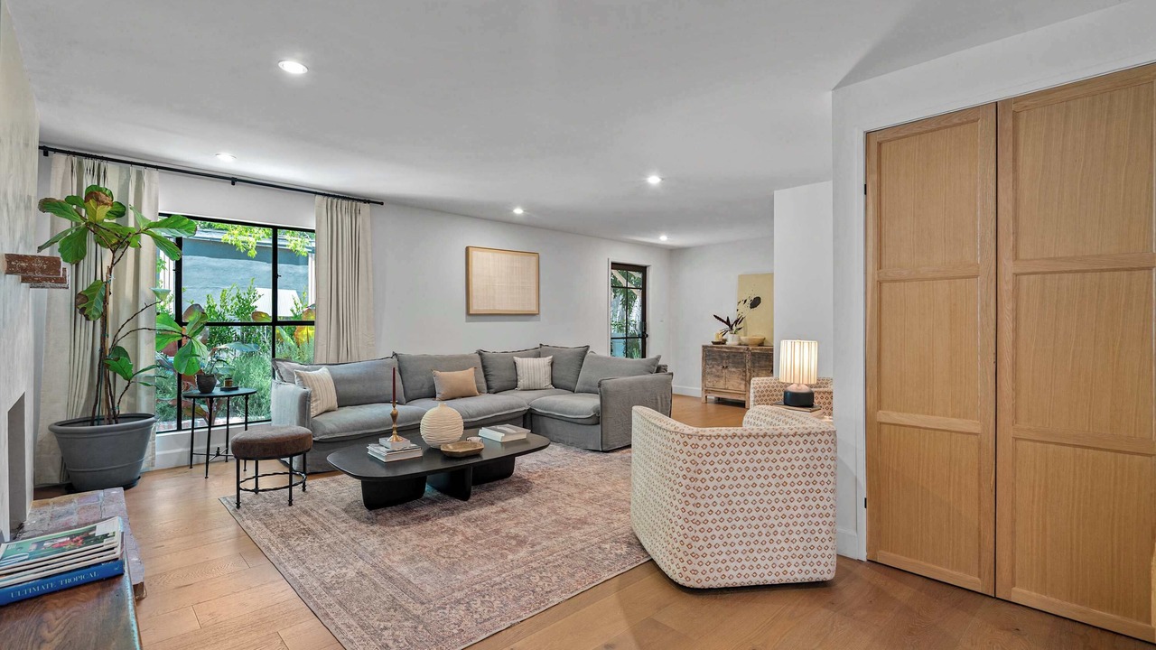 Photo of Outdoor in Hollywood Hills West