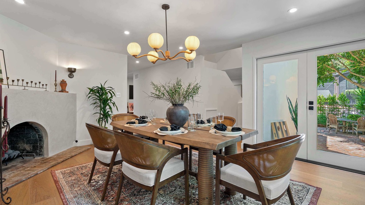 Photo of Livingroom in Hollywood Hills West