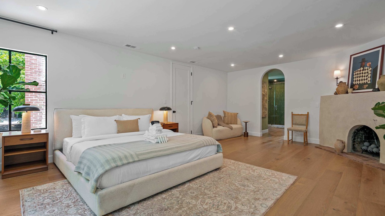 Photo of Outdoor in Hollywood Hills West