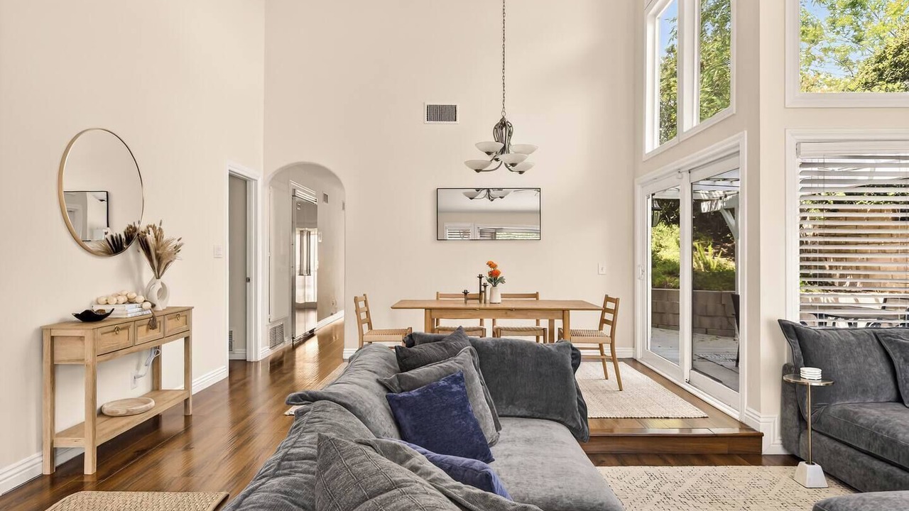 Photo of Livingroom in Newhall
