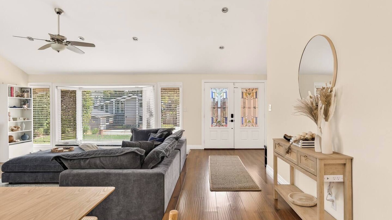 Photo of Livingroom in Newhall