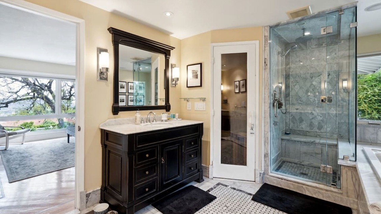 Photo of Bathroom in Thousand Oaks