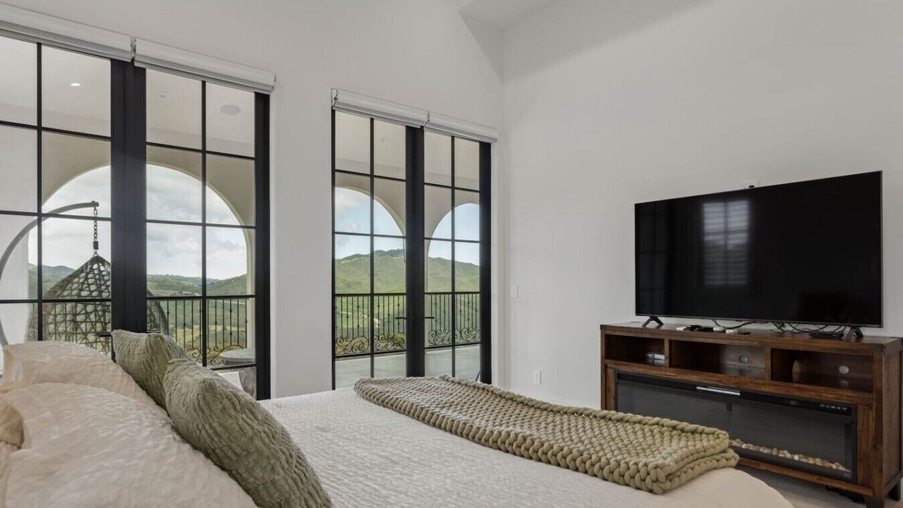 Photo of Bedroom in Malibu