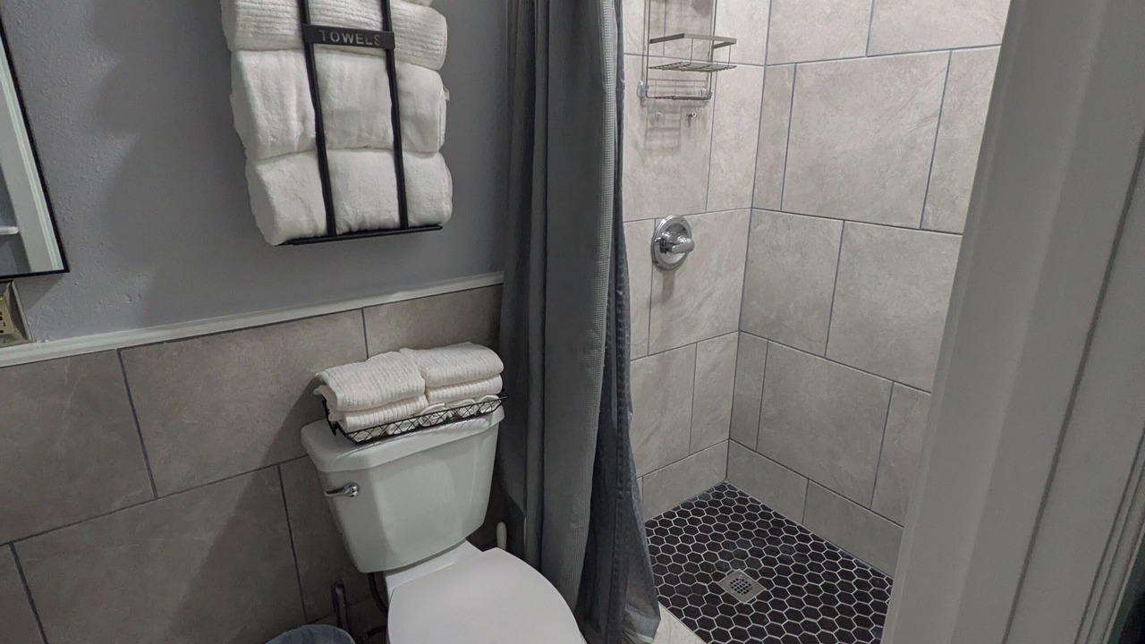 Photo of Bathroom in Black Pearl