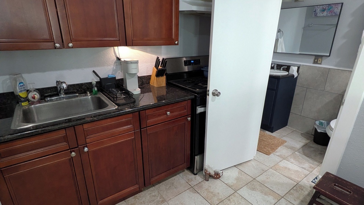 Photo of Kitchen in Black Pearl