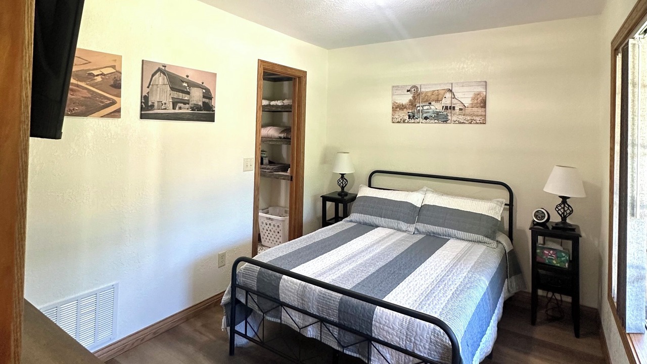 Photo of Bedroom in La Farge