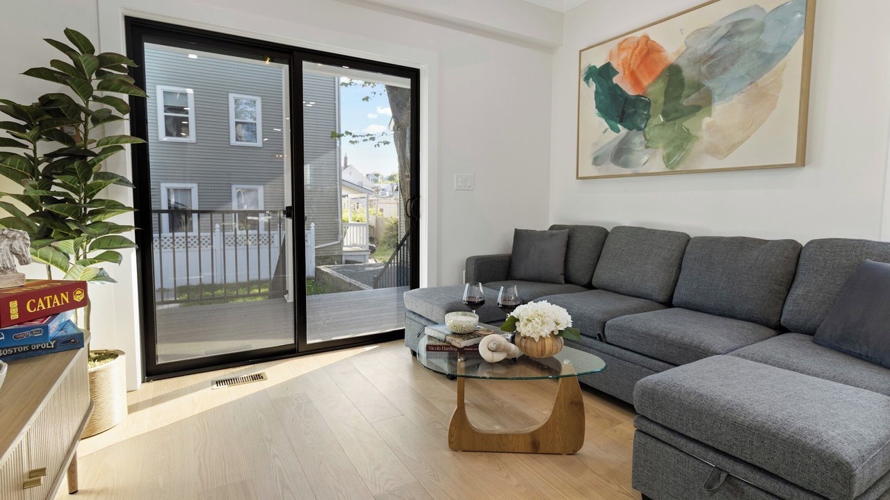 Photo of Livingroom in East Somerville