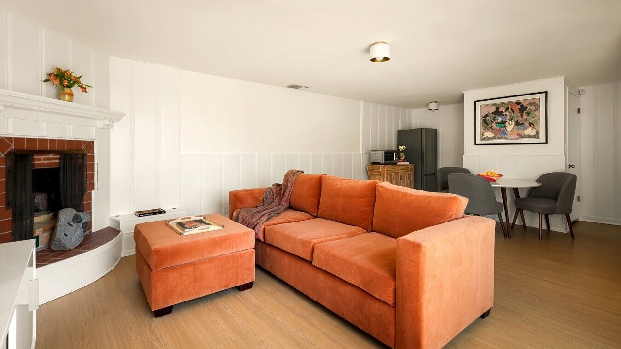 Photo of Livingroom in Hollywood Dell