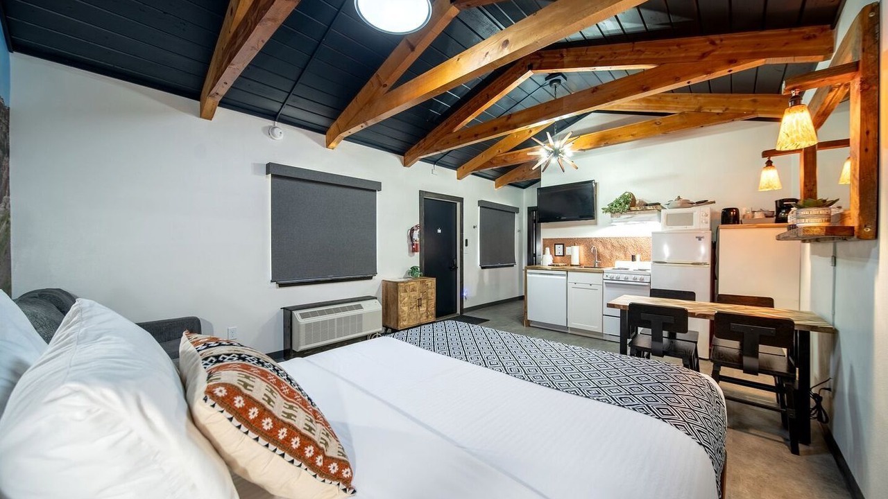 Photo of Bedroom in Pinnacles Entrance Badlands