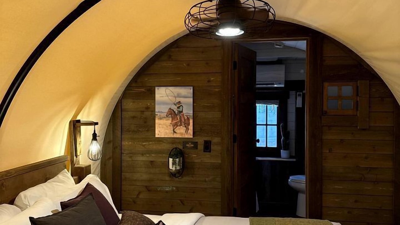 Photo of Bedroom in Pinnacles Entrance Badlands