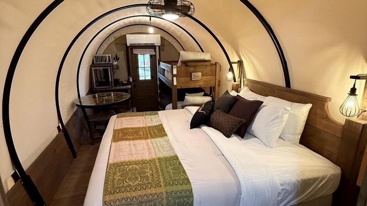 Photo of Bedroom in Pinnacles Entrance Badlands
