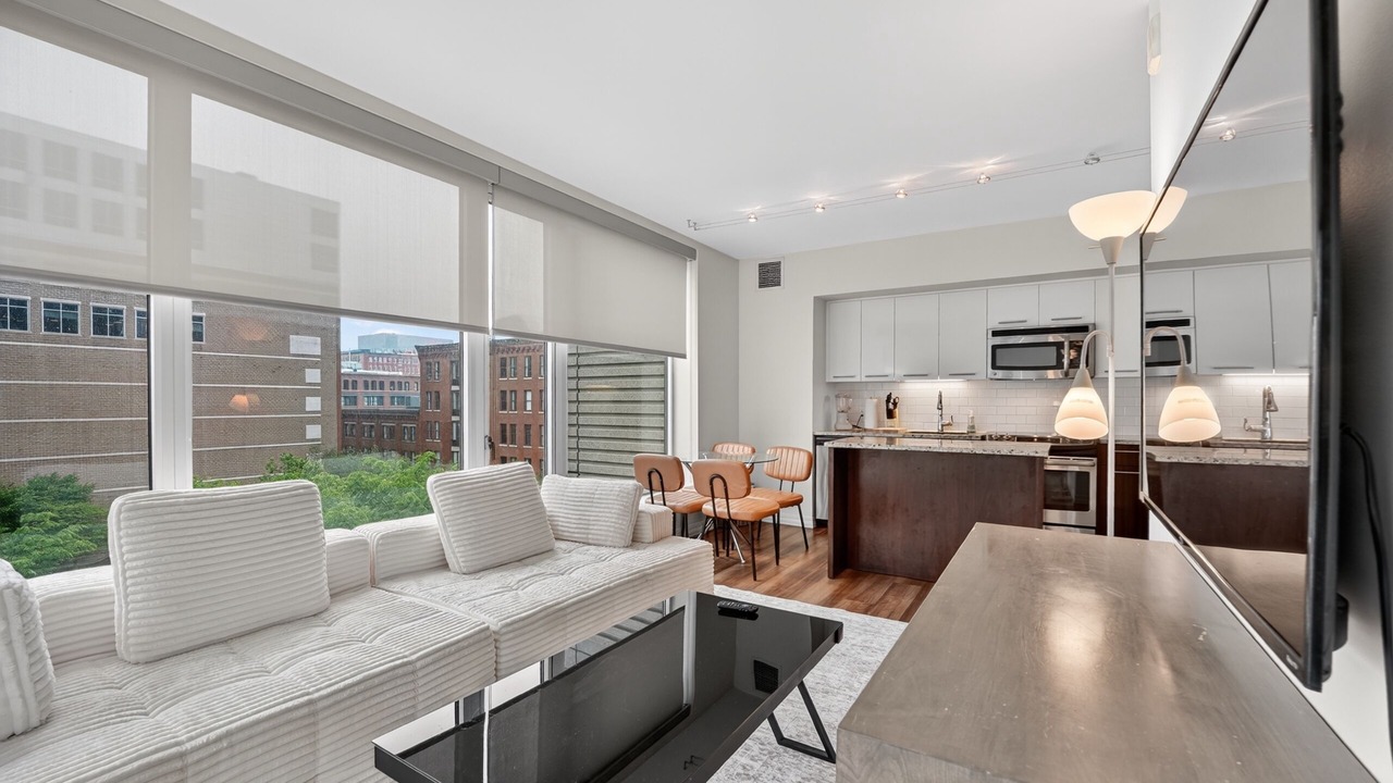 Photo of Livingroom in Seaport District