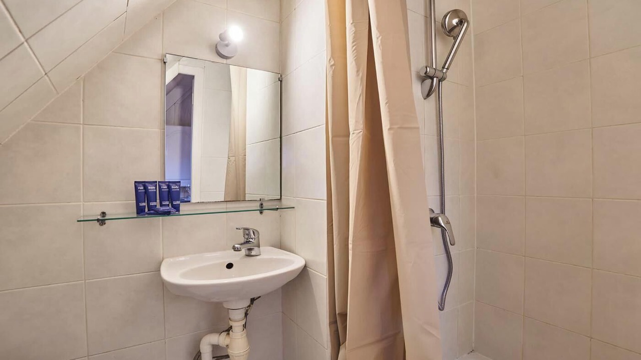 Photo of Bathroom in Quartier de la Plaine-de-Monceaux