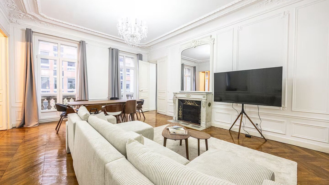 Photo of Livingroom in 8th Arrondissement